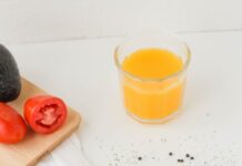 체중 감량을 위한 간편한 아침 식사 레시피 vegetable salad on white ceramic plate