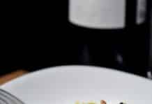 운동 전후 영양 섭취의 중요성: 성과를 높이는 식사법 cooked pasta with greens