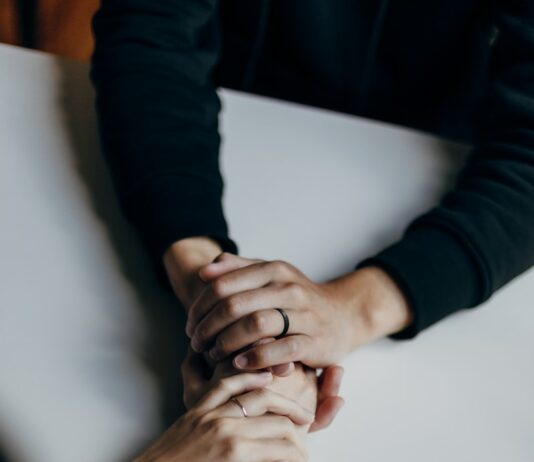 정신 건강 증진을 위한 사회적 지지의 힘 person in black long sleeve shirt holding babys feet