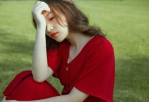 만성피로, ‘작은 변화’로 극복… 바쁜 일상 속 실천 루틴 제안 a person posing for a picture