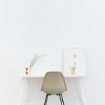 소확행에서 찾는 건강, 일상 속 작은 변화가 큰 힘 된다 white wooden table near brown chair