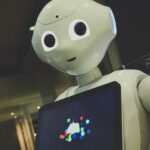 일상 속으로 스며드는 AI 건강 관리… 생활습관 개선 돕는다 white robot toy holding black tablet