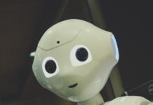 일상 속으로 스며드는 AI 건강 관리… 생활습관 개선 돕는다 white robot toy holding black tablet