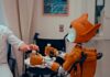 “집에서 시작하는 AI 건강 관리, 일상에 똑똑하게 스며든다” Man gives robot bottles on a tray