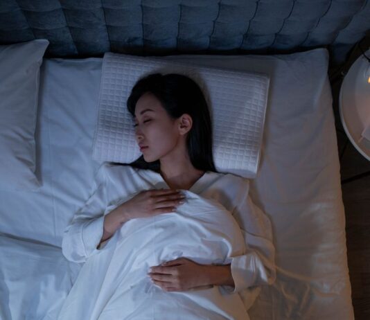 “꿀잠의 비밀, 생활 속 작은 변화에서 찾자! 실천 가능한 수면 최적화 팁 5가지”